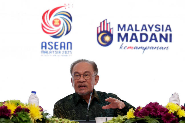 Prime Minister Datuk Seri Anwar Ibrahim was speaking at the Malaysia MADANI Scholars’ Forum (FIM) Series 6 at Menara Prasarana last night. - BERNAMApix
