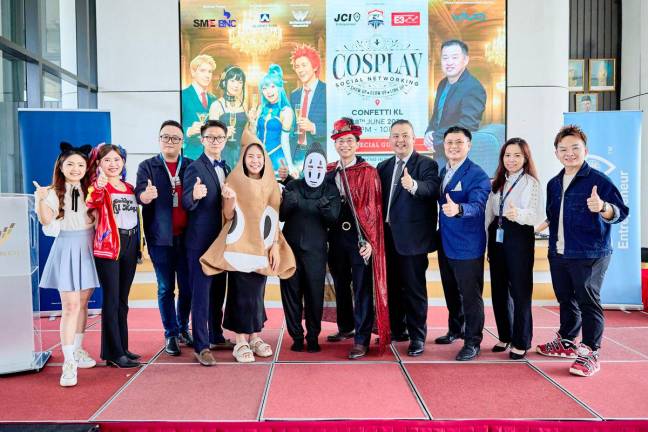 From left to right: Event Ticketing Director Crystal Chow; Emcee Mandy Cheong; Vivo Key Account Manager Kenny Lau; JCI Entrepreneurs President Travis Heng; Event Co-Organising Chairman Danny Hu; Event Organising Chairman Aleexx Chor; Dato’ Sri Dr. Vincent Tiew, Executive Director of Branding, Sales &amp; Marketing, KL Wellness City; and Guest of Honour Fiona Khoo, Strategic Alliances &amp; Partnership, Alliance Bank — pictured at the official press conference held at KL Wellness City Gallery.