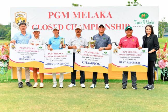 FROM LEFT TO RIGHT: Mr Lim Hong Chien, Vice Captain of Tiara Melaka GCC, Pang Hee Jie, Ladies Best Amateur, Jocelyn Chee, Ladies Champion, En Nik Mustapha, PGM General Manager, Paul San, Champion, Nor Haqeim Hadi, Best Amateur and Ms Priscilla Wong, Club Manager of Tiara Melaka GCC. – PGM