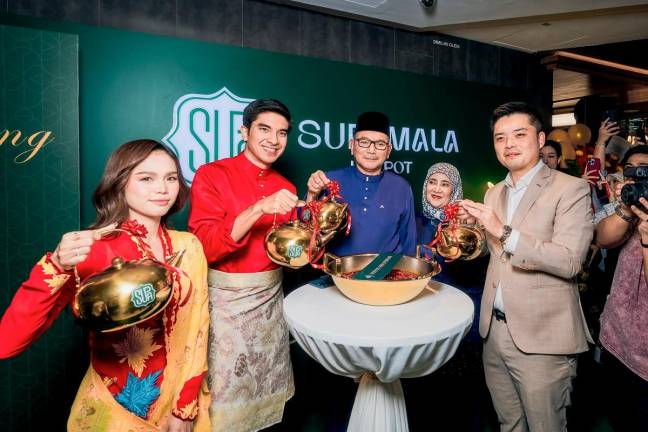 Muar MP Syed Saddiq Syed Abdul Rahman (second from left), alongside renowned singer-actress Bella Astillah (far left) joined in on the celebration commemorating the grand opening of