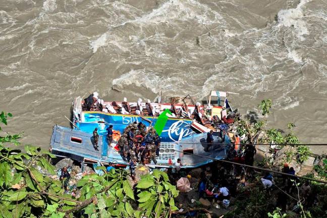 Security force personnel work to rescue injured passengers after a bus carrying Indian passengers traveling to Kathmandu from Pokhara plunged into a river in Tanahun District, Gandaki Province, Nepal August 23, 2024. - REUTERS/Stringer