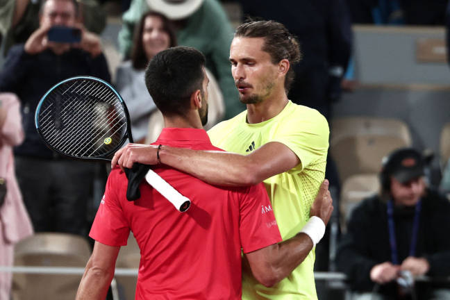 Winner Serbia’s Novak Djokovic (L) cheers Germany’s Alexander Zverev at the end of their men’s singles quarter-final match on day 11 of the French Open tennis tournament on Court Philippe-Chatrier at the Roland-Garros Complex in Paris on June 4, 2025.- AFPpix
