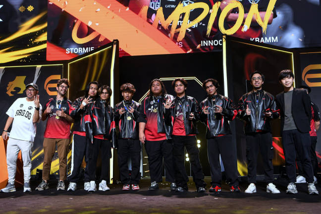 Selangor Red Giants (SRG.OG) meraih gelaran Hatrik Liga Profesional Mobile Legends Bang Bang Malaysia (MPL MY) selepas menewaskan Homebois 4-0 pada aksi Grand Final di Stadium Juara semalam. - BERNAMApix