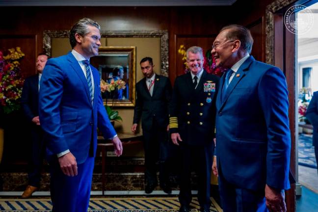 Anwar meets US Defence Secretary, Boeing Chief to boost security, industry ties