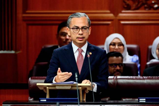Menteri Komunikasi Datuk Fahmi Fadzil pada sesi pertanyaan bagi jawab lisan ketika Mesyuarat Kedua, Penggal Keempat Parlimen ke-15 Persidangan Dewan Negara di Bangunan Parlimen hari ini. - Bernama