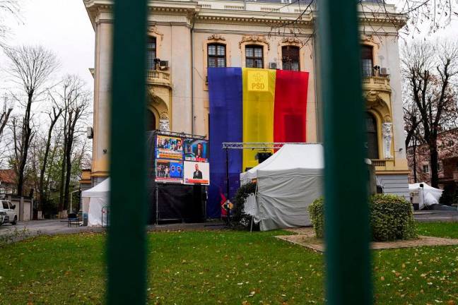 A Romanian flag hangs on PSD Headquarters, on the day of the parliamentary elections, in Bucharest, Romania, December 1, 2024. - REUTERS/Andreea Campeanu/File Photo