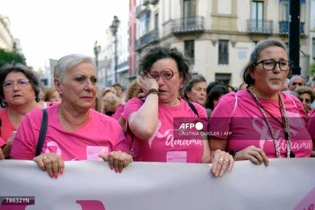 Members of the AMAMA breast cancer association take part in a protest over breast cancer screening failures, in Seville, on October 8, 2025. (Photo by CRISTINA QUICLER / AFP)