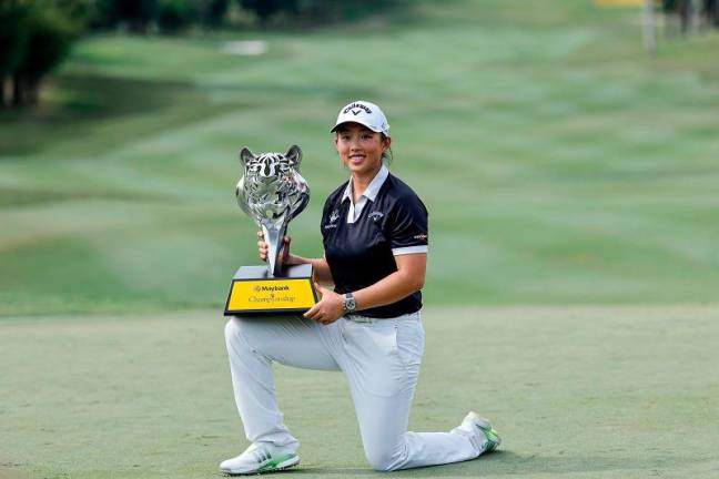 China’s world number four Yin Ruoning fired seven birdies en route to winning the US$3 million (about RM13 million) 2024 Maybank Championship, pipping Thailand’s Jeeno Thitikul by one stroke at the Kuala Lumpur Golf and Country Club (KLGCC) today. - BERNAMApix