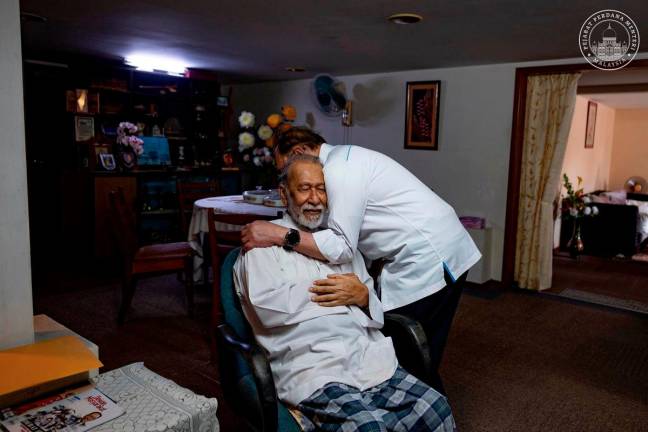 Datuk Seri Anwar Ibrahim embraces his elder brother Idrus Anwar at their family home in Cherok Tok Kun, Penang. - Pic courtesy PMO Office