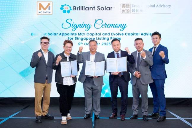 (From left) Jeff Chin, Dato’ Cannis Chan, Brian Liew Kok Woi, Jerry Chua, Damon Chan and Alex Choo.