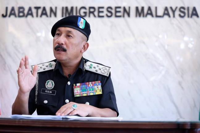 Ketua Pengarah Jabatan Imigresen Malaysia (JIM), Datuk Ruslin Jusoh. - fotoBERNAMA