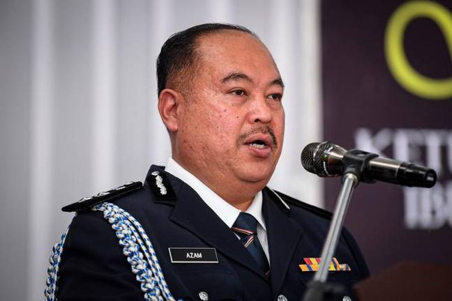 Ketua Polis Ibu Pejabat Daerah Ampang Jaya, ACP Mohd Azam Ismail. - fotoBERNAMA