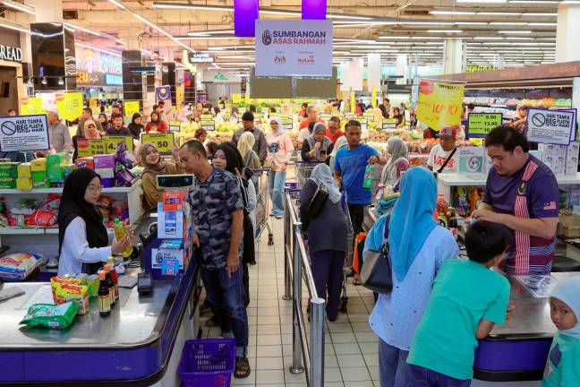 Terengganu residents took advantage of the RM100 Sumbangan Asas Rahmah (SARA) assistance by purchasing daily necessities during a survey at Mydin Kuala Terengganu, yesterday. - Bernama pic