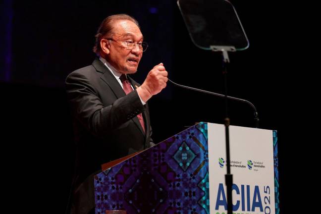Perdana Menteri Datuk Seri Anwar Ibrahim ketika berucap di Persidangan Konfederasi Asia Institut Juruaudit Dalaman (ACIIA) 2025. - Bernama