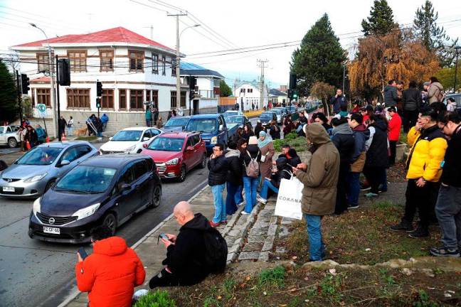 People take to the streets in Punta Arenas, Chile, on May 2, 2025, after a major 7.5-magnitude earthquake struck in the Drake Passage, the body of water separating South America and Antarctica. The US Geological Survey (USGS) said the quake struck in the Drake Passage at a shallow depth of 10 kilometers (6.2 miles), 219 kilometers from the city of Ushuaia in Argentina and a similar distance from the Chilean town of Puerto Williams. - Tomas GUTIERREZ / AFP