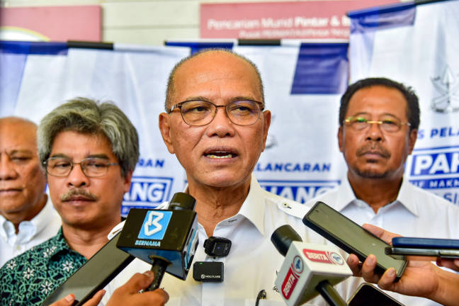 Pahang Menteri Besar, Datuk Seri Wan Rosdy Wan Ismail, during an interview with members of the media after the Launch of the Makmur Pahang Student Cluster Initiative 2025 at the National Permata Pintar Auditorium, UKM today. - BERNAMA
