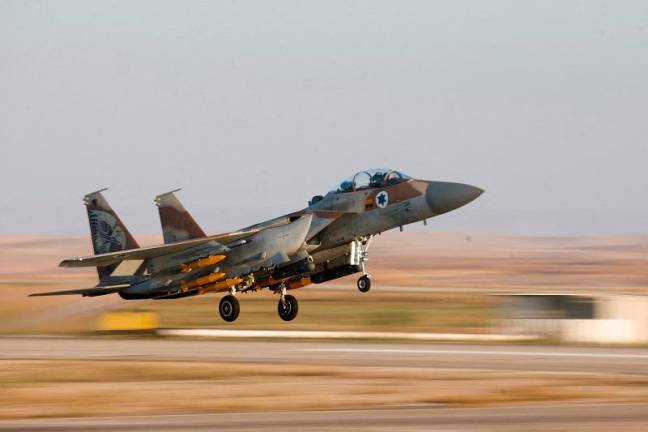 A F-15 fighter jet takes off during a graduation ceremony for Israeli Air Force pilots at Hatzerim Airbase, in southern Israel, June 29, 2023. REUTERS/Amir Cohen/File Photo