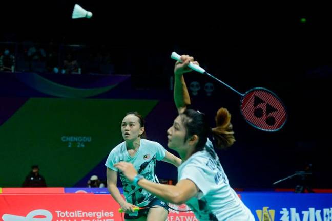 Malaysia’s Go Pei Kee (L) and Teoh Mei Xing play a point during their women’s doubles group stage match against Thailand’s Jongkolphan Kititharakul and Rawinda Prajongjai at the Thomas and Uber Cup badminton tournament in Chengdu, in China’s southwest Sichuan province on April 29, 2024 / BERNAMAPIX
