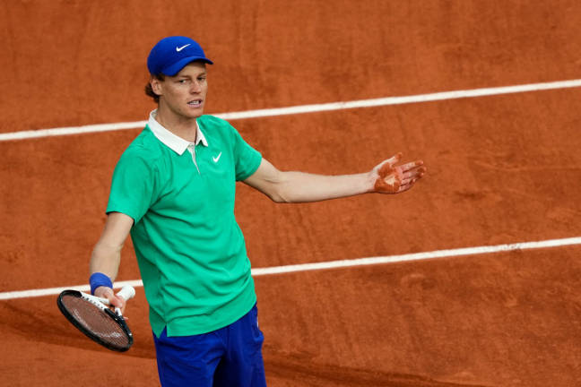 Italy’s Jannik Sinner reacts during the fifth set of men’s singles final match against Spain’s Carlos Alcaraz on day 15 of the French Open tennis tournament on Court Philippe-Chatrier at the Roland-Garros Complex in Paris on June 8, 2025. - AFPpix