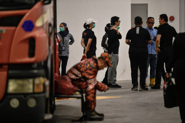 A Bernama check at the scene found police teams from the Brickfields District Police Headquarters and Kuala Lumpur Police, as well as firefighters from the Pantai Fire and Rescue Station (BBP), at the location. - BERNAMApix
