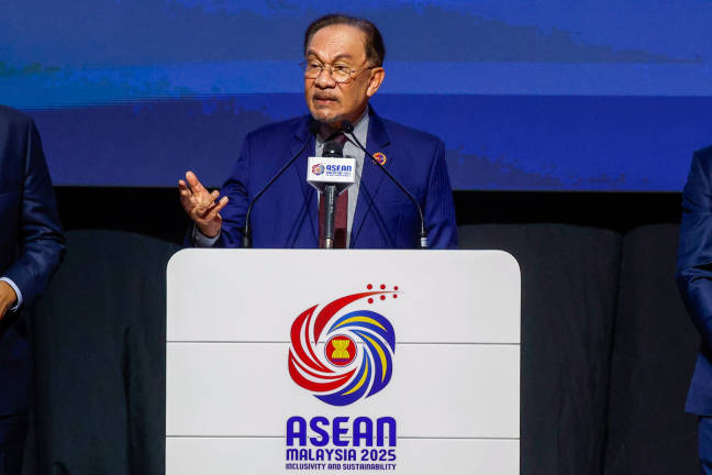 Prime Minister Datuk Seri Anwar Ibrahim speaks at a wrap-up press conference to conclude the 46th ASEAN Summit. - BERNAMApix