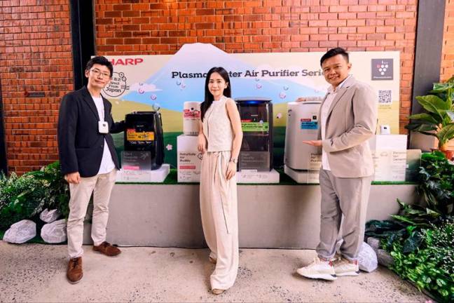 From left: Sharp manager of global PCI product planning Aida Keisuke, local celebrity and Sharp product ambassador Emily Chan and Sharp Electronics Malaysia managing director Ting Yang Chung during the special “Japanese Living To Your Home” event.
