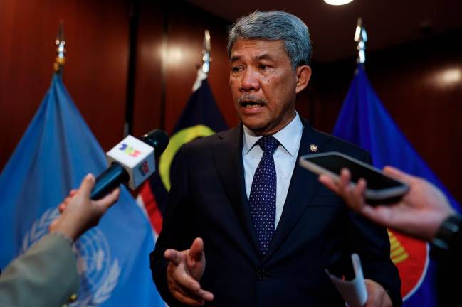 Menteri Luar Datuk Seri Mohamad Hasan pada sidang media sempena Perhimpunan Agung Pertubuhan Bangsa-Bangsa Bersatu (PBB) di sini, semalam. - Bernama