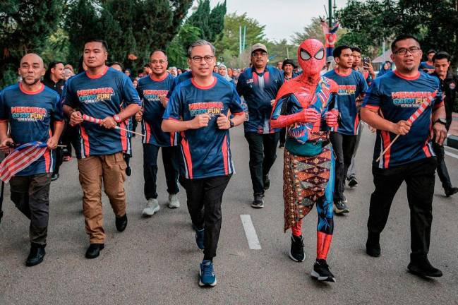 Communications Minister Datuk Fahmi Fadzil also participated in the Merdeka 6.8KM Fun Run &amp; Walk programme in conjunction with the National Month Launch and Jalur Gemilang 2025 hoisting ceremony at Dataran Tanjung Emas, Muar today. - Bernama