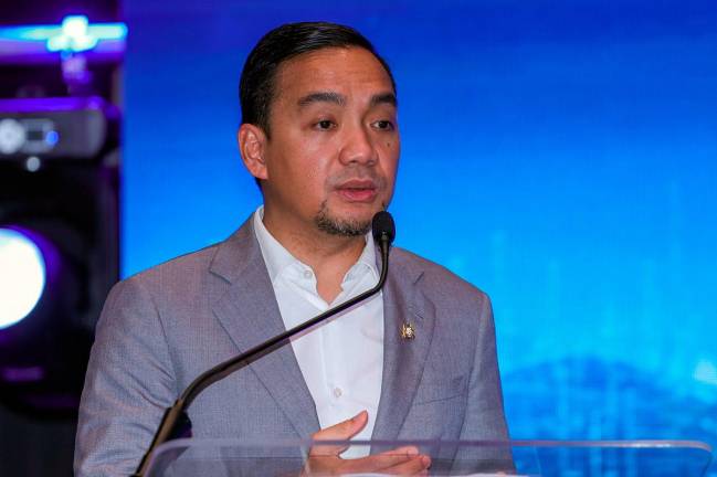 Menteri Besar Johor Datuk Onn Hafiz berkata beliau telah berhubung dengan pegawai daerah Segamat Mohd Ezzuddin Sanusi dan dimaklumkan bahawa setakat ini tiada kemalangan jiwa atau kerosakan harta benda dilaporkan. - Gambar fail Bernama