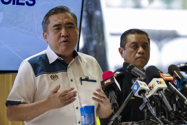 Transport Minister Anthony Loke at a press conference after officiating the Speed Limitation Device (SLD) for commercial vehicles’ implementation, at Scania (Malaysia) Sdn Bhd. - BERNAMApix