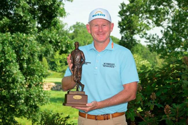 Brandt Snedeker honored with PGA tour’s Payne Stewart Award