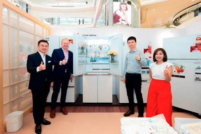 Yang (second right) at the Toshiba’s The Art of Living Immersive Showcase