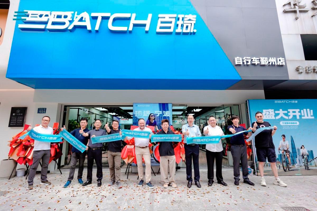 Ribbon-cutting ceremony for the opening of the BATCH Ningbo Flagship Store