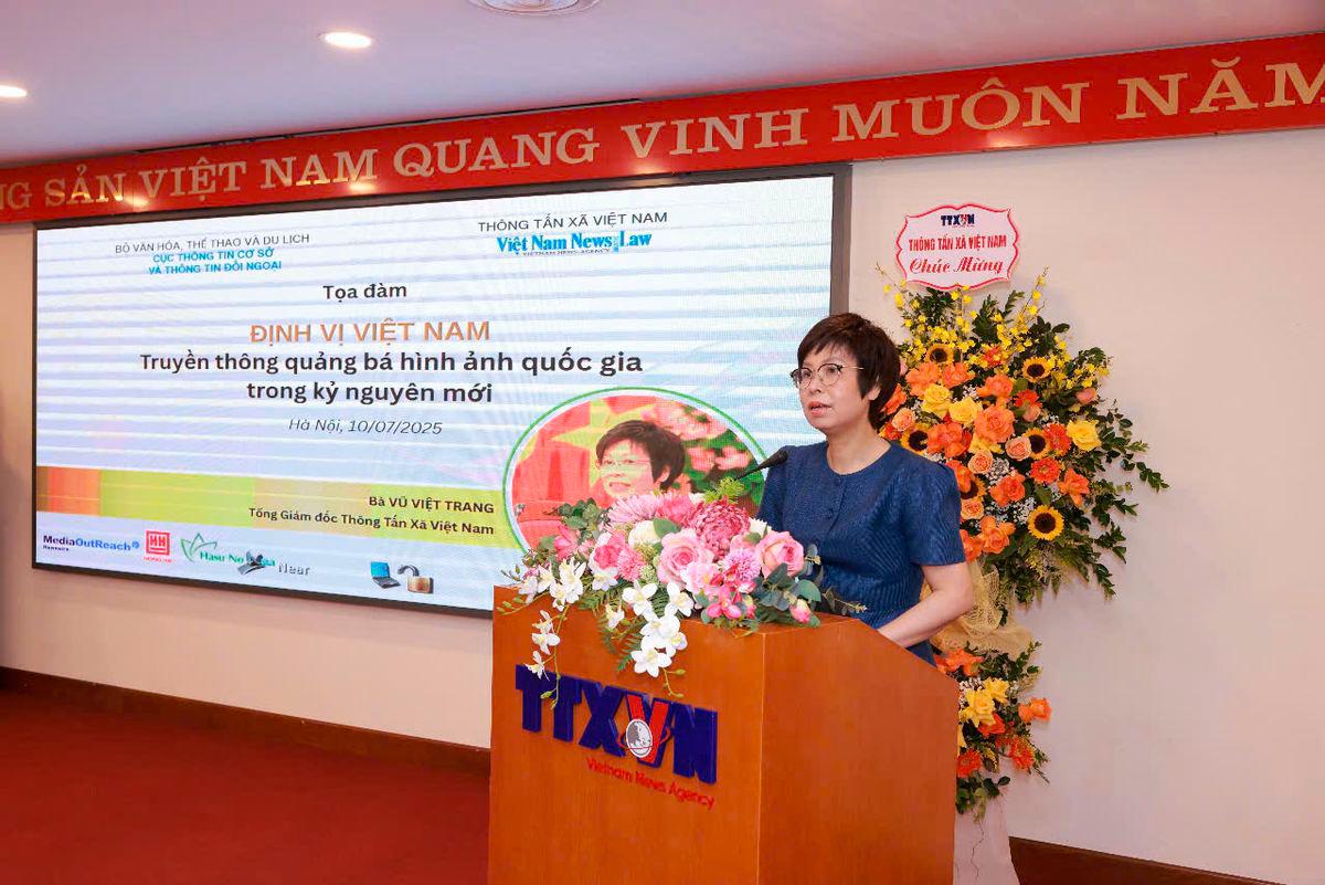 Mrs. Vu Viet Trang, General Director of the Vietnam News Agency, delivered the keynote speech at the seminar. Photo: VNSL