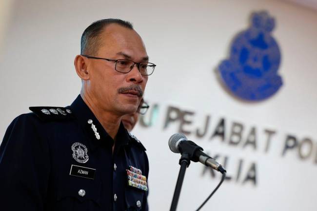 Ketua Polis Daerah Ibu Pejabat Polis Daerah KLIA, ACP Azman Shari'at. - fotoBERNAMA