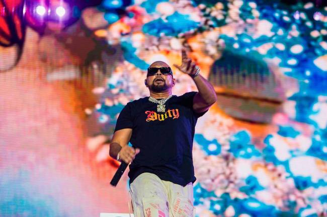Selepas tujuh tahun tidak beraksi di pentas hiburan negara, bintang global dancehall, Sean Paul, kembali menghiburkan lebih 6,000 peminat menerusi persembahan penuh bertenaga dan cukup memukau di Idea Live Arena, di sini, pada malam Jumaat. - Bernama