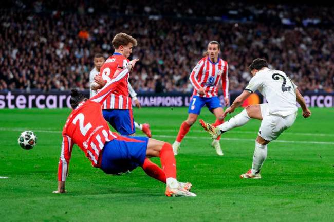 Real Madrid’s Moroccan forward Brahim Diaz (R) scores his team’s second goal during the UEFA Champions League Round of 16 first leg football match between Real Madrid CF and Club Atletico de Madrid at the Santiago Bernabeu stadium in Madrid. AFP pix