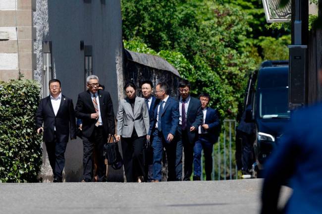 Members of the Chinese delegation leave a residence where trade talks between Chinese and U.S. delegations take place in Geneva, Switzerland, May 10, 2025. REUTERS/Denis Balibouse
