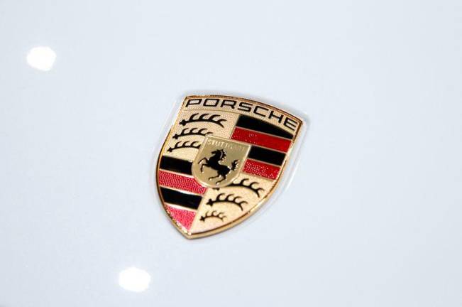 Porsche logo: REUTERSpix