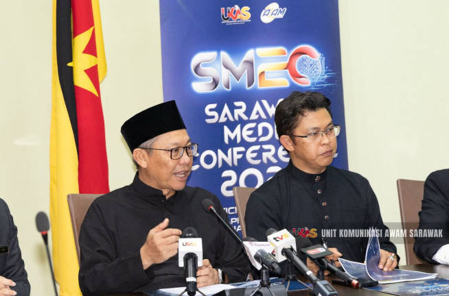 Datuk Abdullah Saidol spoke at the press conference for the Sarawak-level National Press Day (HAWANA) and the Sarawak Media Conference 2025. (Credit - Unit Komunikasi Awam Sarawak - UKAS / Facebook)