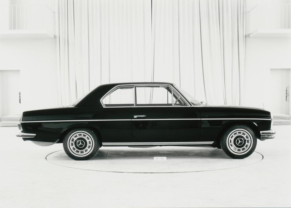 $!Presentation of a design draft for Mercedes-Benz coupes of the upper mid-range series in the mid-1960s. This C-pillar design is not incorporated into the series draft design.