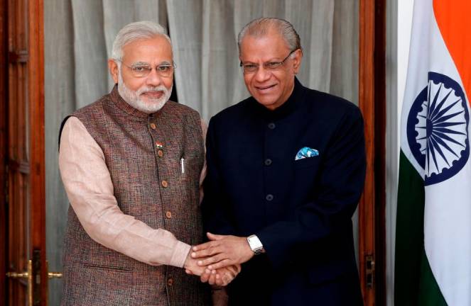 FILE PIX: India’s Prime Minister Narendra Modi (L) shakes hands with his Mauritian counterpart Navinchandra Ramgoolam. REUTERSpix