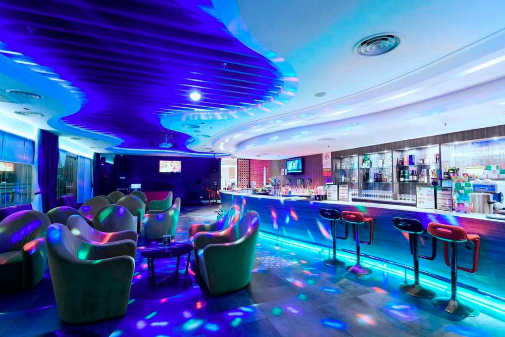 $!The eye-catching Satellite Bar on the 25th floor. – HAZIQUE ZAIRILL/THESUN