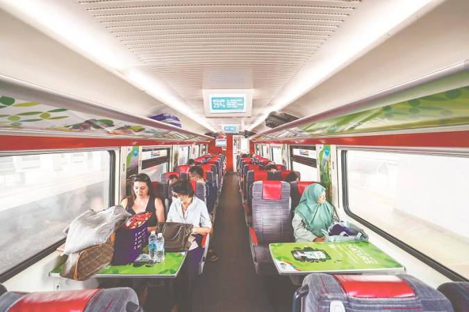 Travellers are drawn to the ETS option due to the cheap fares and spacious coaches. - BERNAMApix