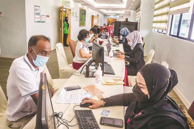 By analysing a person’s medical history, age, lifestyle and overall health, AI can help doctors make smarter, safer and more effective decisions about vaccination. – ADIB RAWI YAHYA/THESUN
