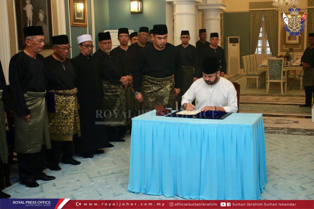 Johor Crown Prince Tunku Ismail (seated) was appointed as the Regent of Johor at Istana Pasir Pelangi earlier today. — Pix courtesy of Sultan Ibrahim Sultan Iskandar Facebook