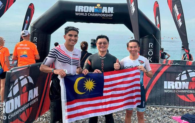 KL Wellness City executive director Datuk Seri Dr. Vincent Tiew (centre) with Muar MP Syed Saddiq Syed Abdul Rahman (left) and Malaysian participant during the 14th Ironman World Championship, in Nice, France recently.
