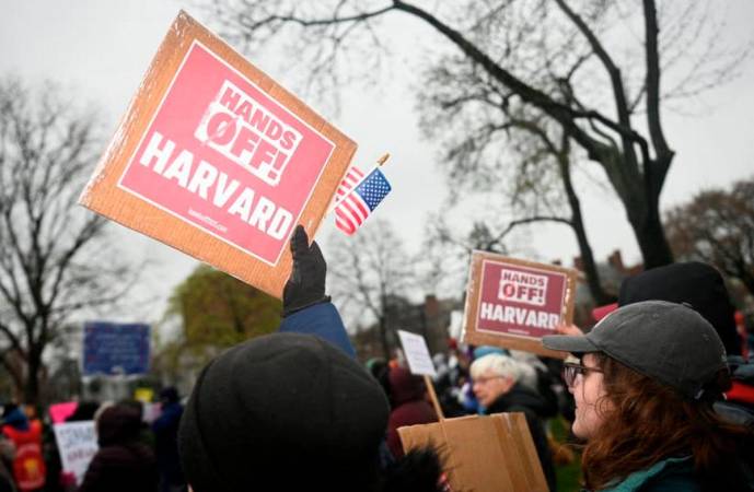 Demonstrators rally on Cambridge Common calling on Harvard leadership to resist interference at the university by the federal government in Cambridge, Massachusetts, US. April 12, 2025. - REUTERSpix