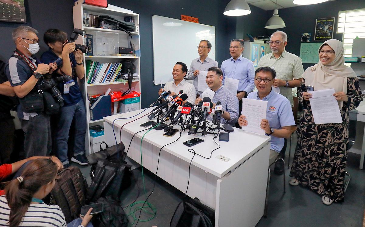 Rafizi (centre, seated) and eight other MPs believe that an RCI is the most suitable mechanism to look into allegations of undue influence over judicial appointments and restore public confidence. – ADIB RAWI YAHYA/THESUN
