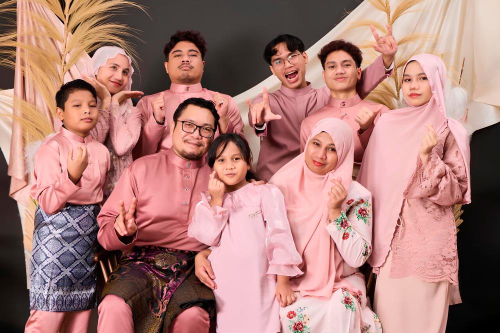 Ayu has seven children. — PIC COURTESY OF WHY NOT STUDIO $!Ayu has seven children. — PIC COURTESY OF WHY NOT STUDIO